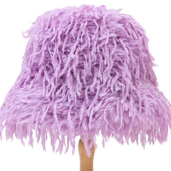 Fluffy hat - Picture 3 of 4